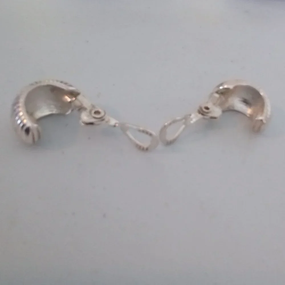 EUC VINTAGE Silver clip on earrings